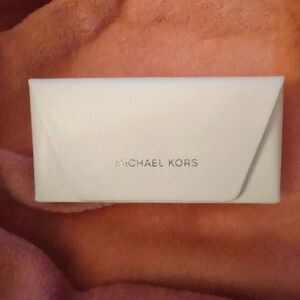 Michael Kors Ivory/Silver Style Glasses/Sunglasses Case. Protect Your Investment